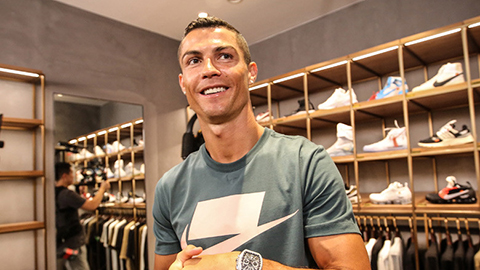 Ronaldo thể hiện tài ca hát trước các đồng đội ở Juventus