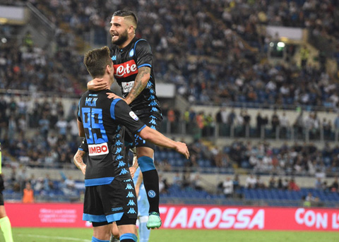 Milik ghi bàn ở những giây cuối hiệp 1 gỡ hòa 1-1 cho Napoli