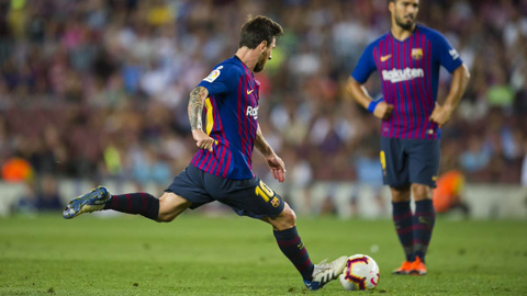 Messi khai thông bế tắc bằng tình huống đá phạt trong hiệp 2