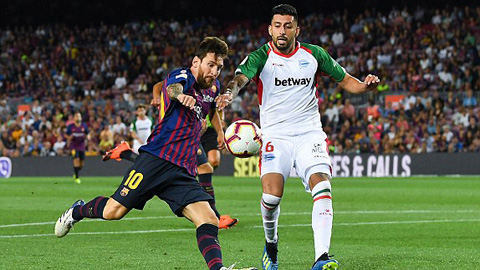 Messi và đồng đội gặp khó khăn trước lối chơi áp sát của Alaves