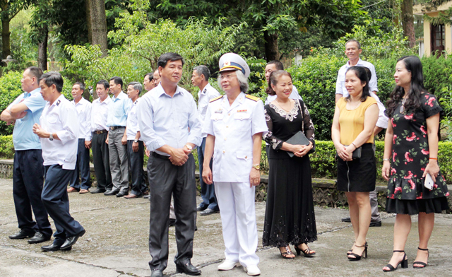 Tổng biên tập Nguyễn Văn Phú và Đại tá Nguyễn Quốc Doanh