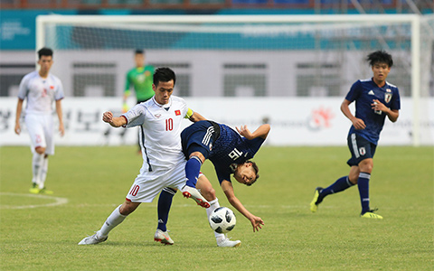 Tuy vậy, cũng giống như hiệp 1, Olympic Việt Nam vẫn chơi khá tốt dưới sự lĩnh xướng của đội trưởng Văn Quyết 