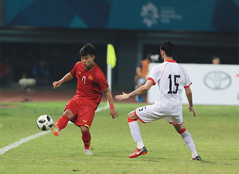Ngay những phút đầu tiên của trận đấu, Olympic Việt Nam nhập cuộc khá chủ động, liên tục có những đợt hãm thành về phía cầu gôn của Bahrain 