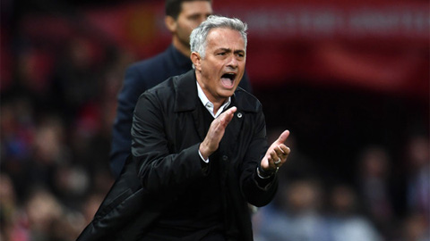 Mourinho khẳng định M.U không thua về chiến thuật, cảm kích CĐV nhà