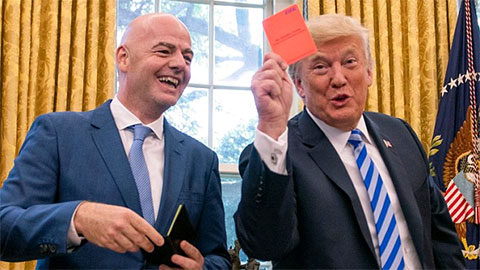 Tổng thống Trump giơ thẻ đỏ với truyền thông ở cuộc gặp chủ tịch FIFA