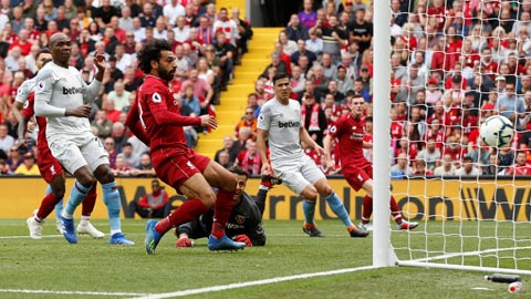 Salah đệm bóng cận thành tung lưới West Ham, ghi bàn thắng đầu tiên trong mùa giải mới