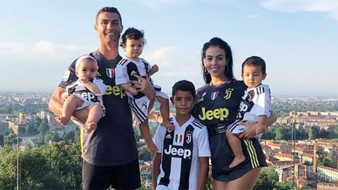 Ronaldo lên lịch cưới vợ tại Italia vào năm 2019