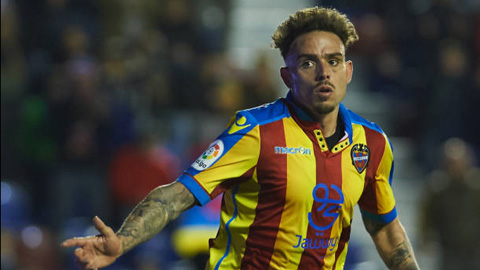 Roger Marti tỏa sáng với cú đúp trong trận derby Valencia