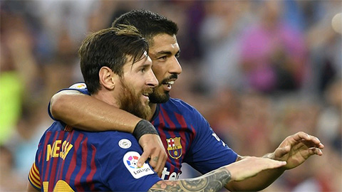 Messi bỏ qua hat-trick, nhường penalty cho Suarez