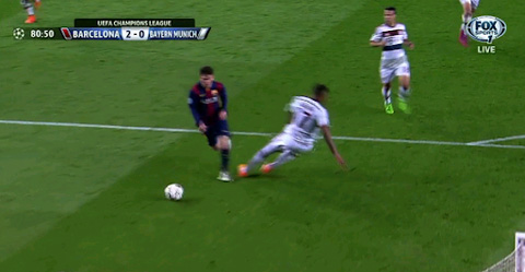 Boateng từng là nạn nhân của Messi