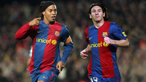 Ronaldinho khuyên Barca treo áo số 10 của Messi