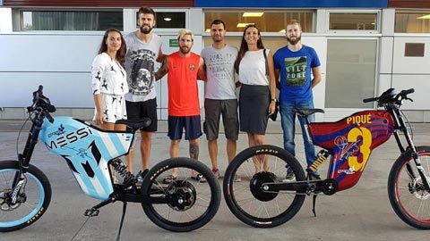 Messi, Pique và Fabregas cùng chuộng… xe đạp điện