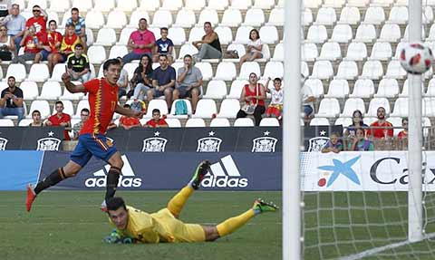 U21 Tây Ban Nha là đội đầu tiên vượt qua vòng loại