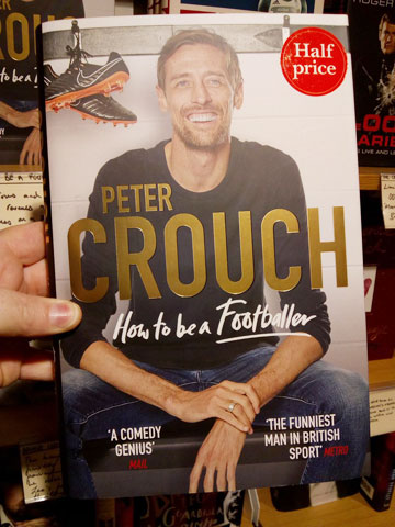 Tự truyện của Crouch đang thu hút sự chú ý của nhiều người