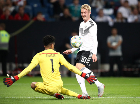 Brandt (phải) đã chơi rất nỗ lực để giúp Đức vượt qua Peru 2-1