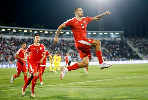 Cú đúp của Mitrovic không thể giúp Serbia giành chiến thắng