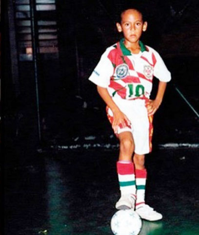 Robinho từng chơi futsal từ khi còn là một cậu bé