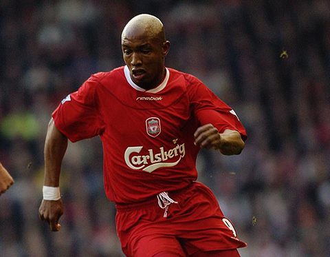 Diouf không thành công trong máu áo Liverpool