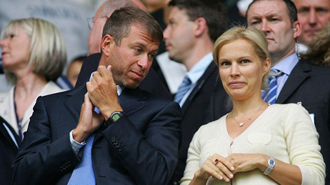 Irina từng nhiều lần sát cánh Abramovich  trên khán đài sân Stamford Bridge