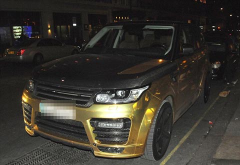 Mansory Range Rover Sport SVR là siêu xe khác mà Aubameyang mạ vàng. Tiền đạo người Gabon tiêu tốn 150.000 bảng cho siêu xe này