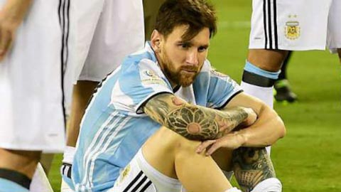 Messi khóc như đứa trẻ mất mẹ trong ngày tồi tệ nhất sự nghiệp