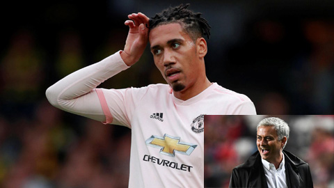 Dù có bàn thắng để đời, nhưng Smalling vẫn bị Mourinho chê mái tóc siêu xấu