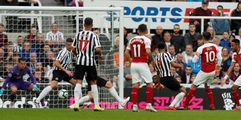 Oezil đã giải tỏa phần nào áp lực với bàn thắng vào lưới Newcastle