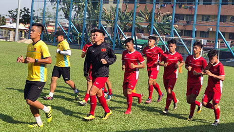 HLV Vũ Hồng Việt giảm cường độ tập luyện cho U16 Việt Nam
