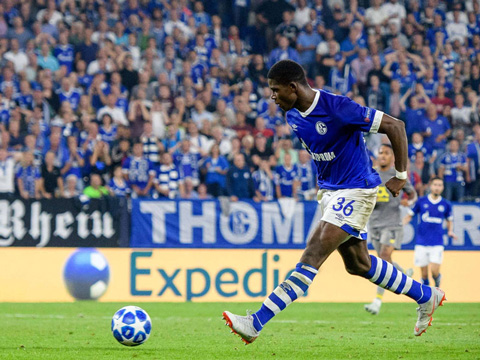 Bàn thắng của Embolo không đủ để giúp Schalke chiến thắng