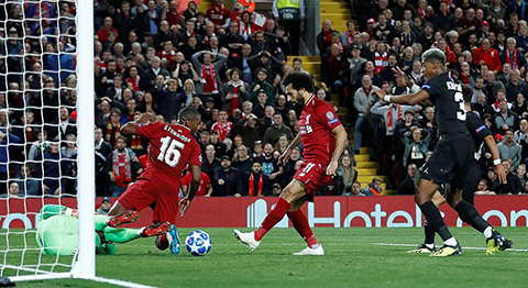 Salah đưa được bóng vào lưới PSG nhưng không được công nhận