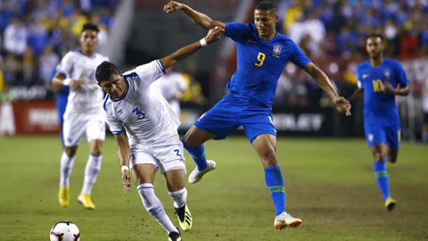Richarlison có 2 bàn thắng trong trận chính thức đầu tiên cho ĐT Brazil