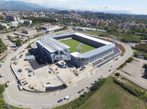 Sân Benito Stirpe ở trị trấn nhỏ Frosinone sẽ được chào đón siêu sao Ronaldo hôm nay