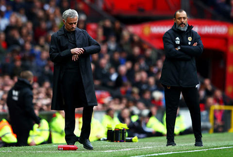 Mourinho vừa bị học trò cũ Santo cầm hòa trên băng ghế huấn luyện