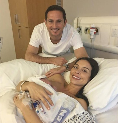 Vợ chồng Lampard vừa hạnh phúc đón bé Patricia chào đời