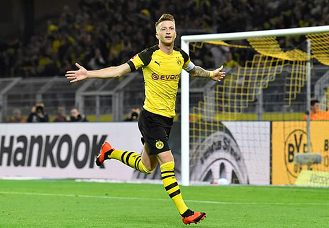 Reus lập một cú đúp trong số 7 bàn thắng của Dortmund