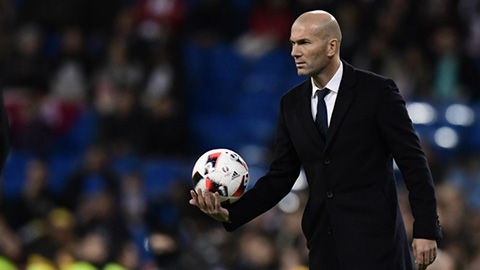 Roma bất ngờ cạnh tranh Zidane với M.U