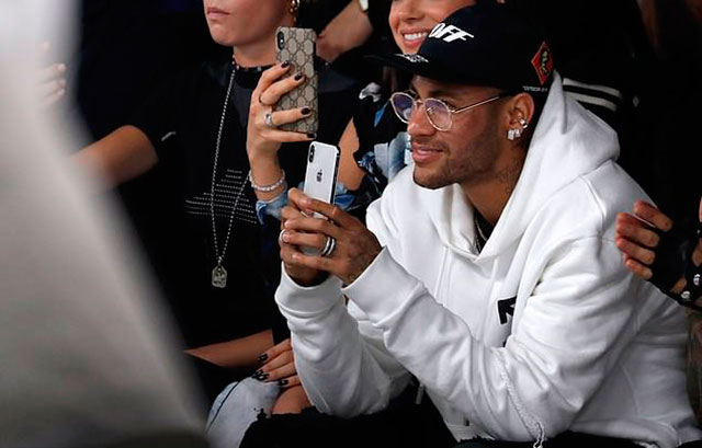 Hôm thứ Năm vừa qua, Neymar đã có mặt tại tuần lễ thời trang có tên Off White Spring-Summer 2019