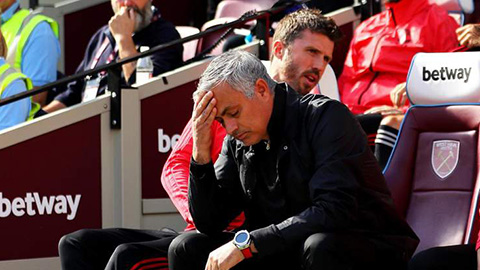Thất bại trước West Ham, Mourinho đổ lỗi cho trọng tài