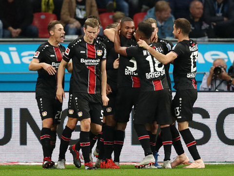 Leverkusen dẫn trước 2-0 sau 45 phút đầu