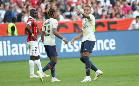 Mbappe ghi dấu giầy ở 2 bàn thắng của PSG