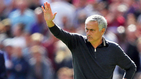 Mourinho bị bỏ lại London, có thể mất việc ngay trong tuần này