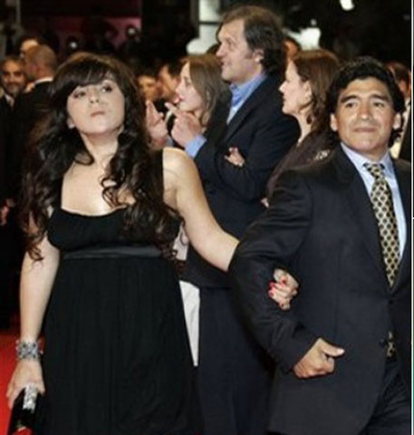 Giannina, bồ cũ của Aguero, từng giới thiệu Karina  cho ông bố Maradona