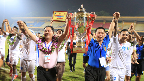 Hà Nội FC nhận Cúp ngay ở vòng 25 V.League 2018