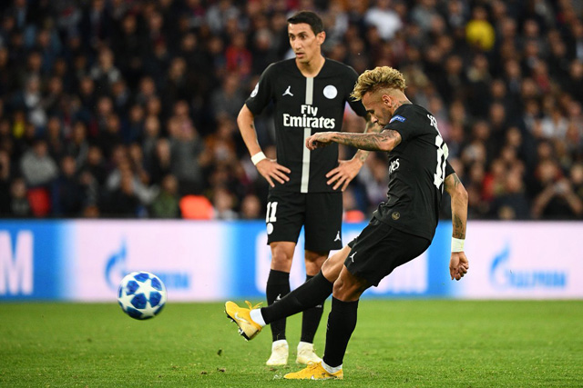 Neymar mở ra chiến thắng tưng bừng cho PSG bằng siêu phẩm đá phạt