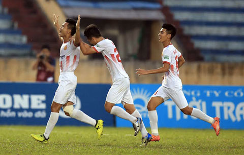 Văn Sỹ hy vọng các cầu thủ Nam Định sẽ thể hiện được bản lĩnh trong trận đấu quyết định trên sân Cần Thơ - Ảnh: Minh Tuấn