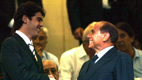 Kaka là chuẩn mẫu  “thanh niên nghiêm túc”  với Berlusconi