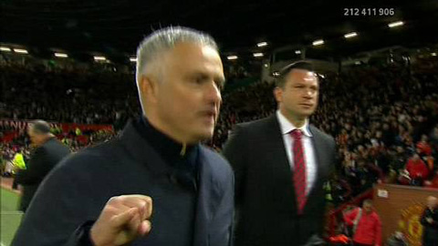 Mourinho chửi tục tĩu trước máy quay dù M.U thắng
