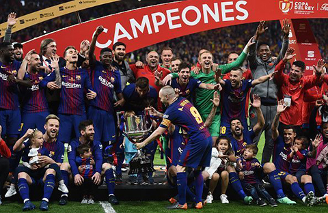 Messi một mình giúp Barca giành cú đúp danh hiệu mùa trước