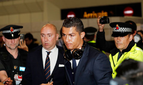 Rắc rối bủa vây Ronaldo ngày một nhiều hơn sau khi tờ Der Spiegel liên tiếp tung ra những tình tiết bất lợi cho anh