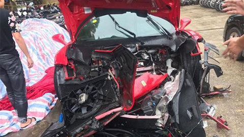 Ferrari 16 tỷ của ca sỹ Tuấn Hưng gặp tai nạn nghiêm trọng, đầu xe nát bét